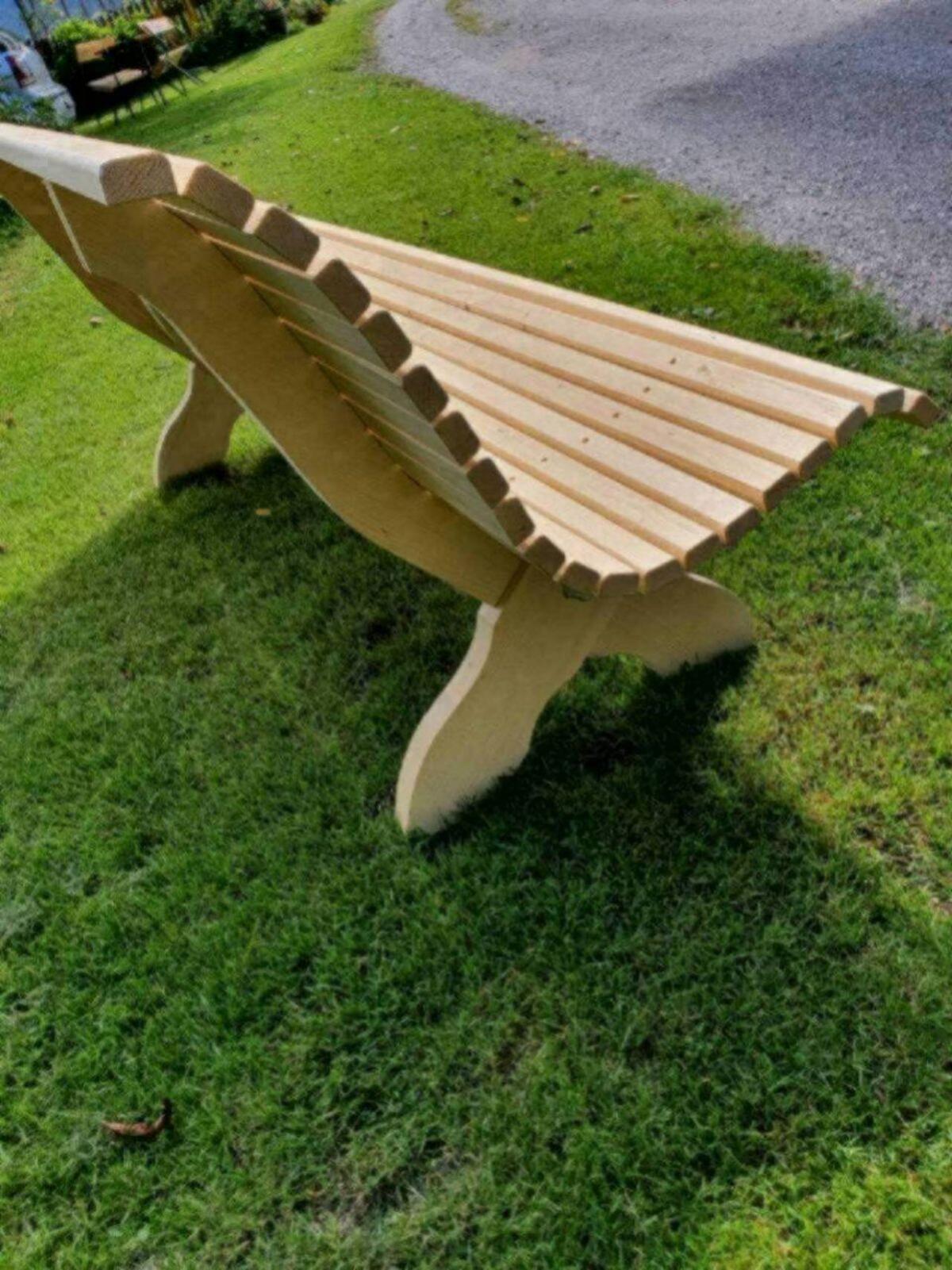 Hausbank, Gartenbank aus Tanne / Fichte mit Tisch 2