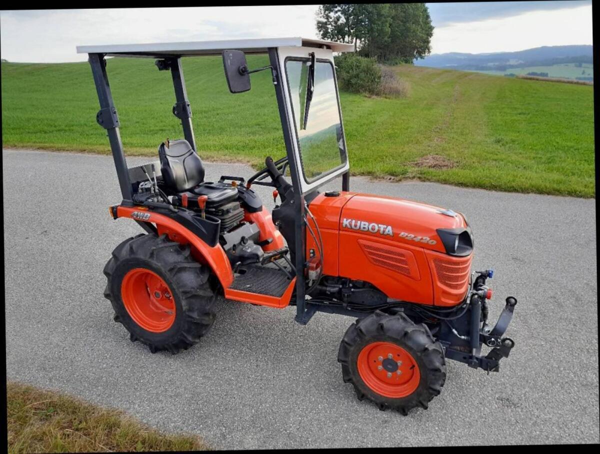 Kubota B2420 Kleintraktor 2