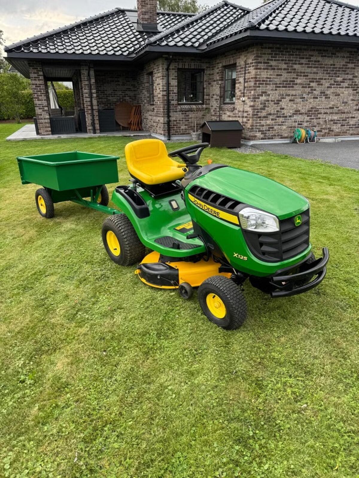 John Deere X125 1