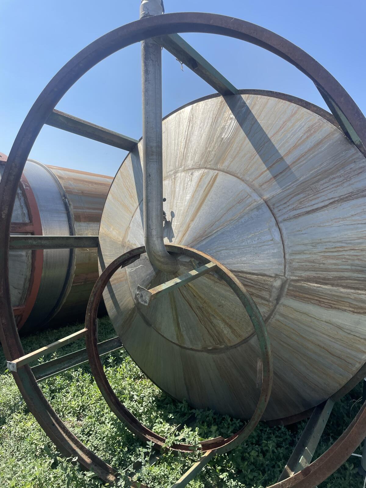 50 m³ (50.000 l) EDELSTAHL- und Säurebeständige STANDTANKS 3