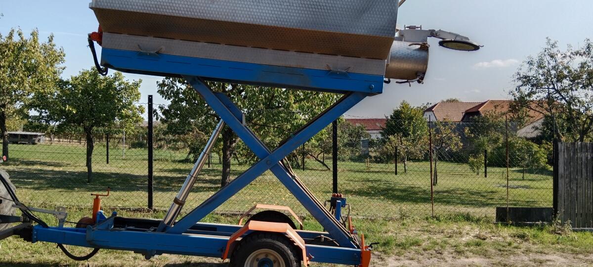 Lesewagen Hochhubwagen 1