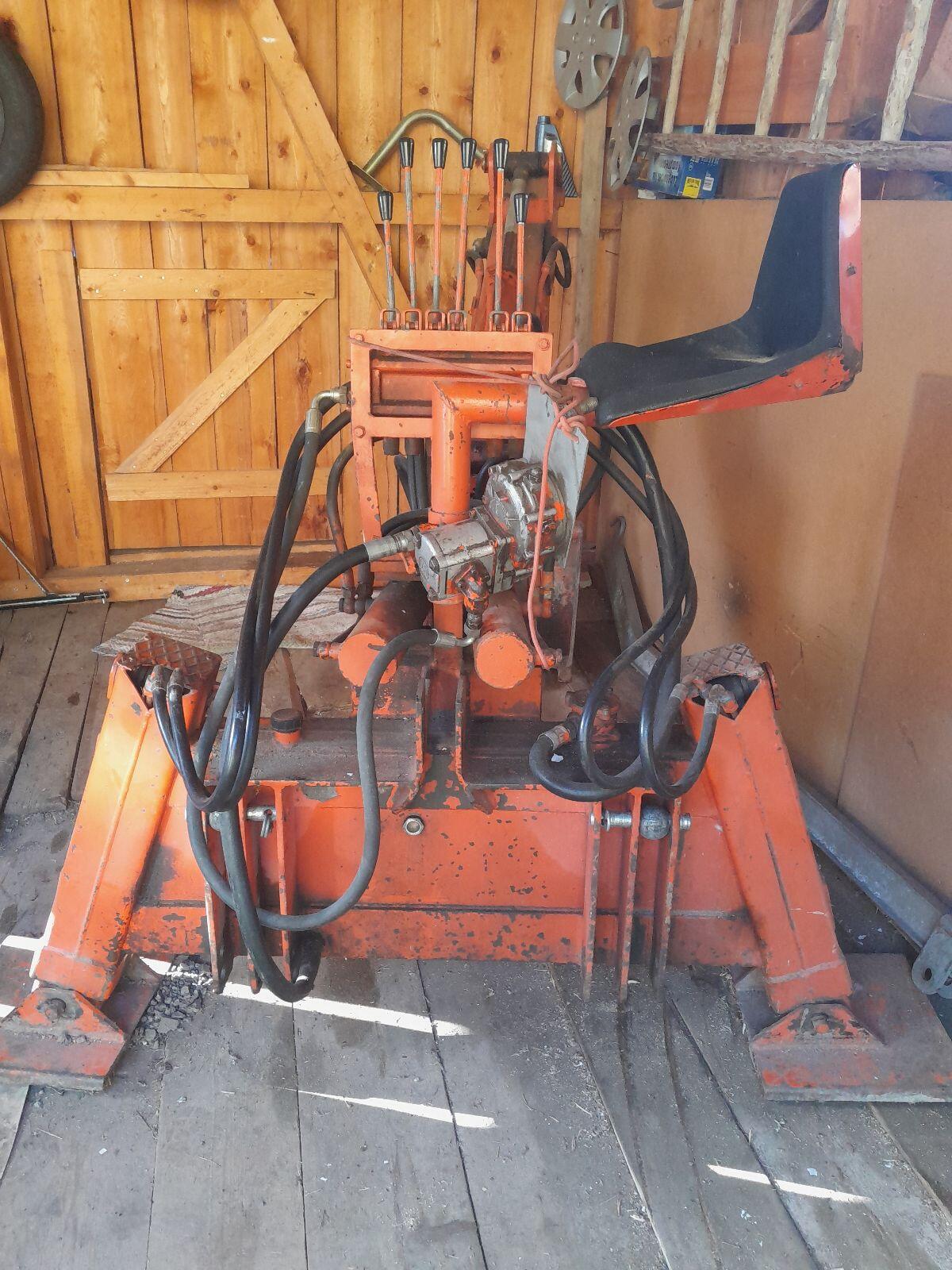 Traktor Heckbagger 2