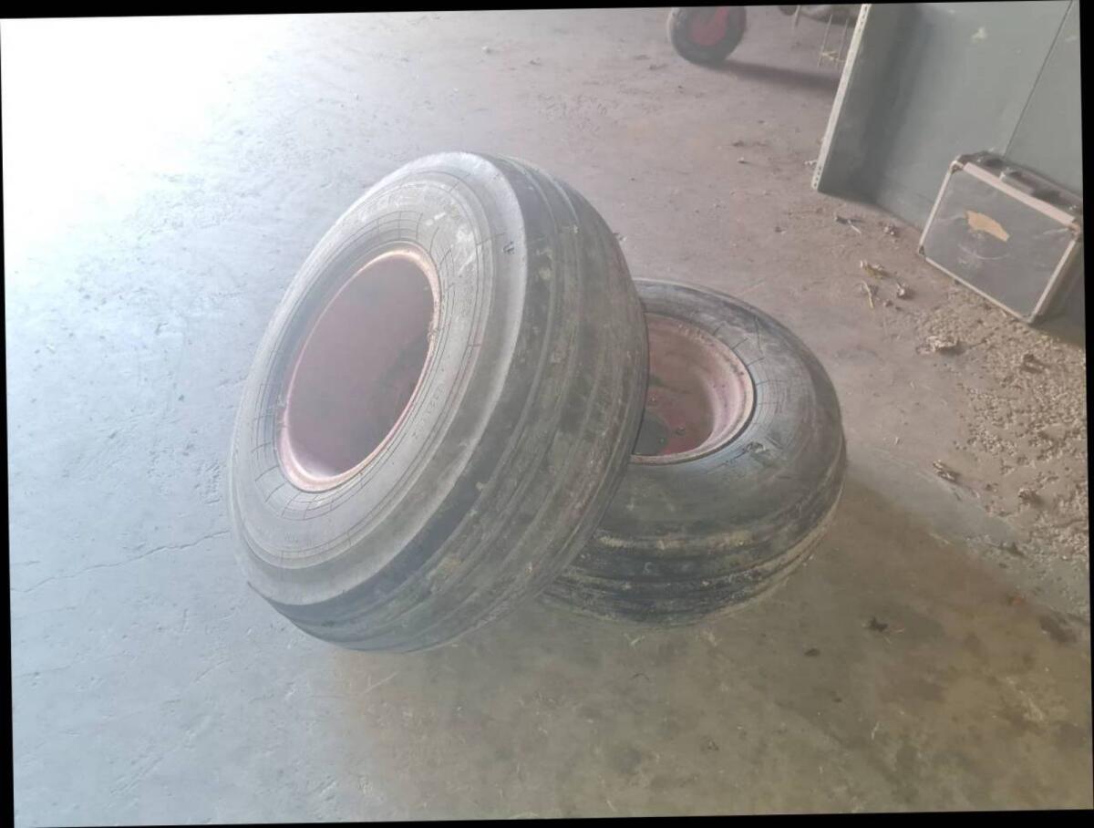 Reifen mit Felge 13.0/75 - 16 2