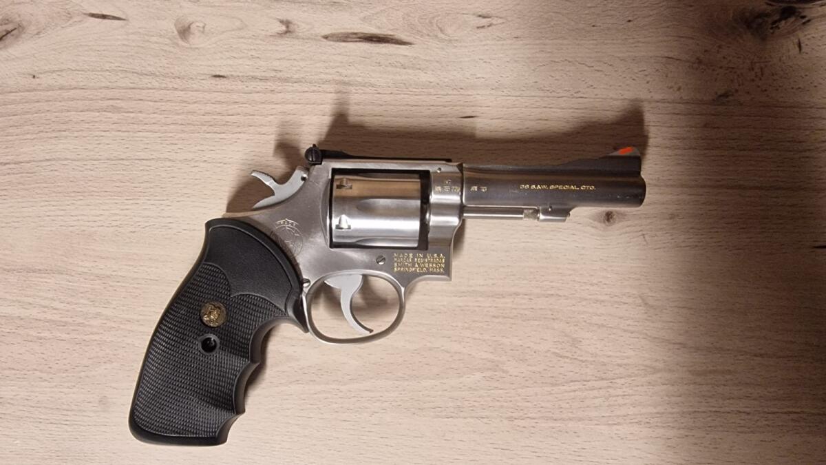 Verkaufe Smith & Wesson .38 Spezial 1