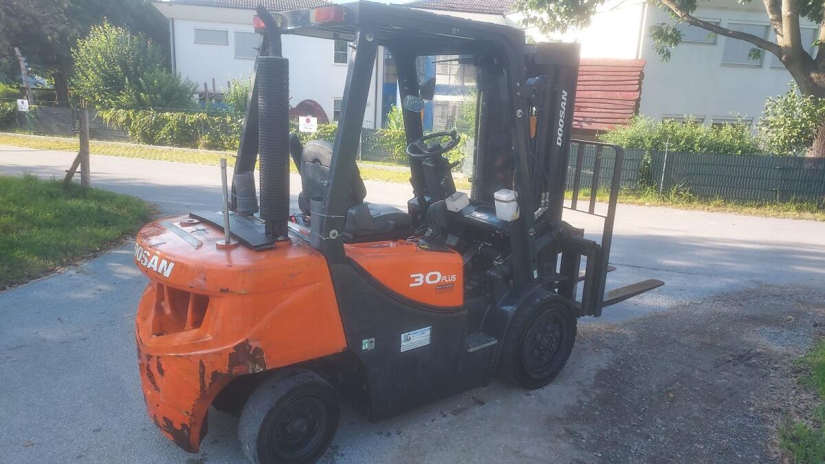 Doosan D30 GP Stapler 2