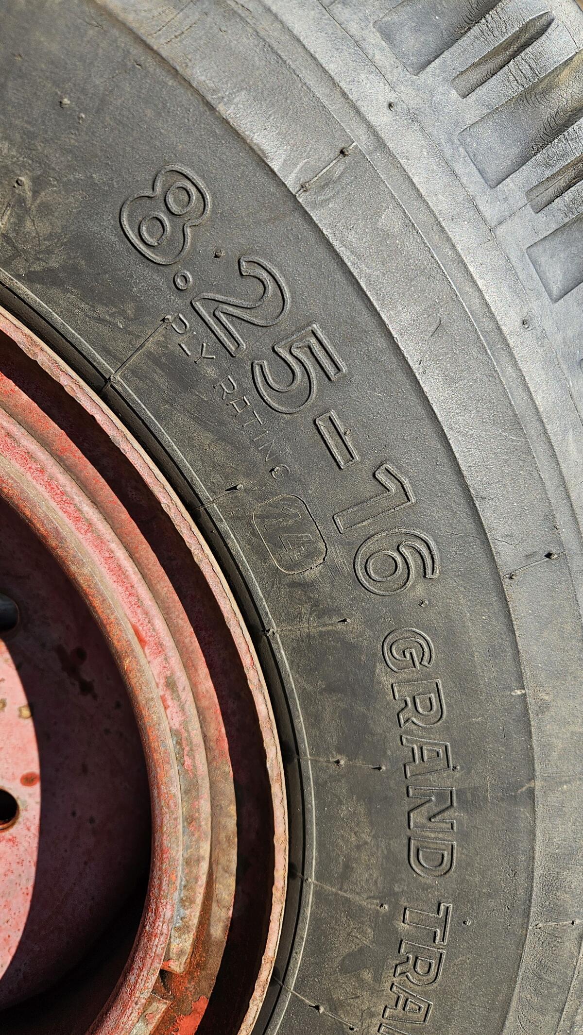 Anhängerrad Reifen Komplettrad 8.25-16 mit Felge 6-Loch 3