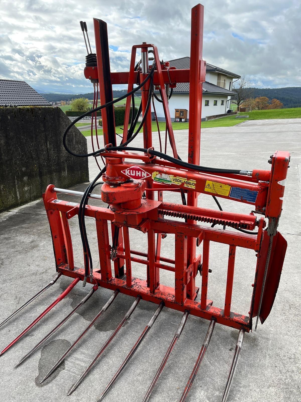 Siloblockschneider mit Hubgerüst Kuhn 2