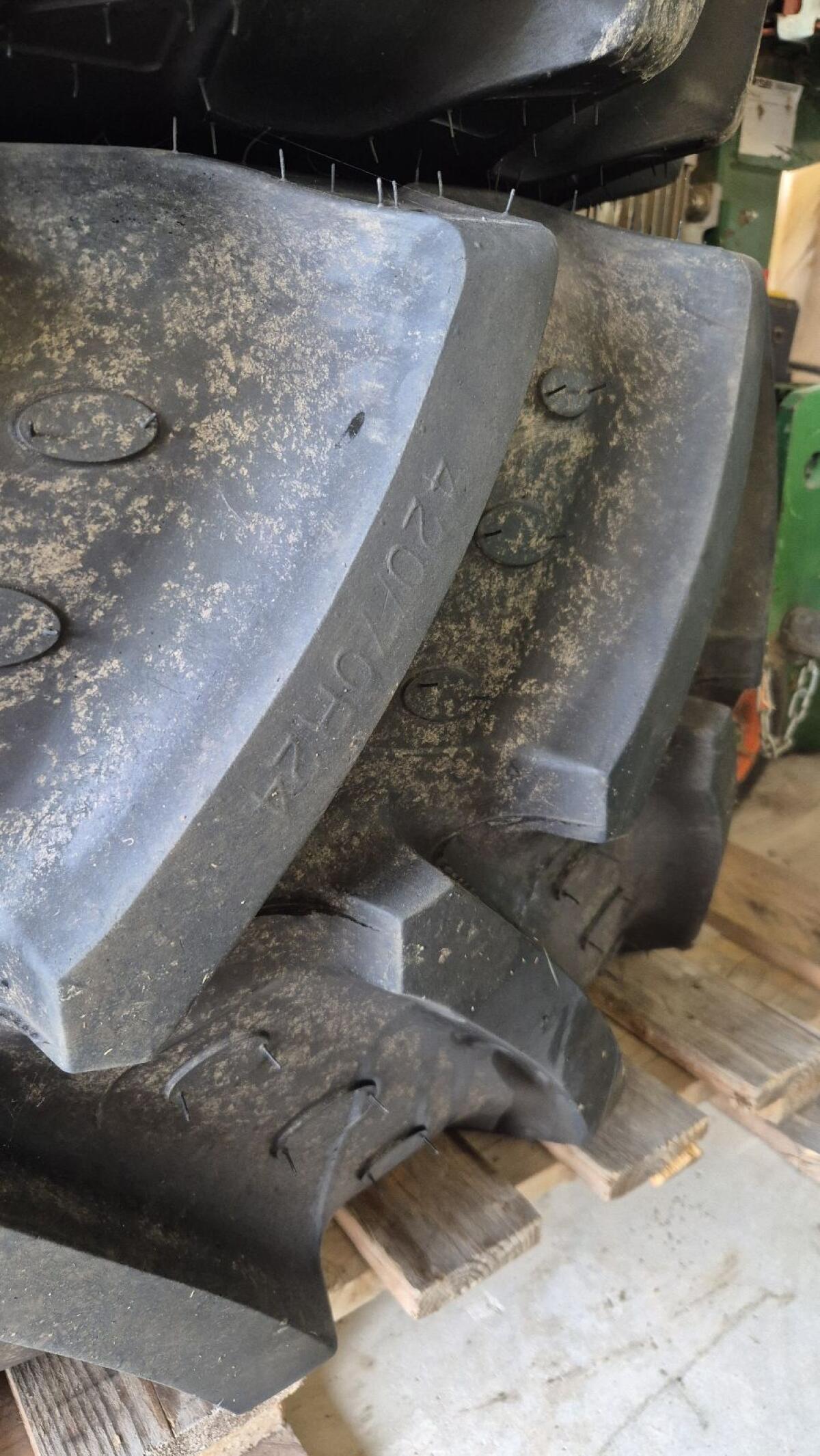 BKT Agrimax 420/70 R24 Kompletträder 2