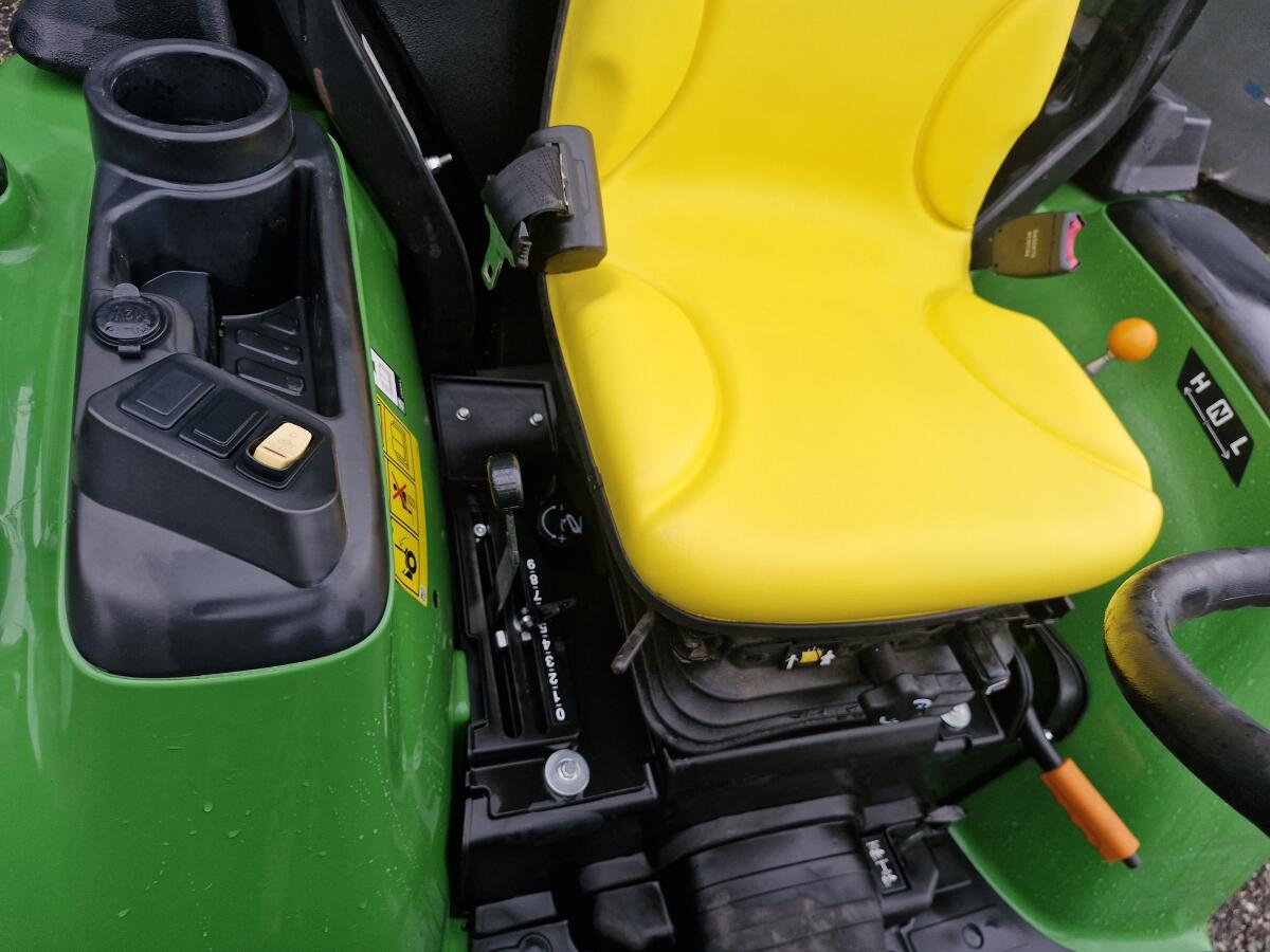 John Deere 3038E mit Frontlader Kommunaltrecker Kleintraktor 2