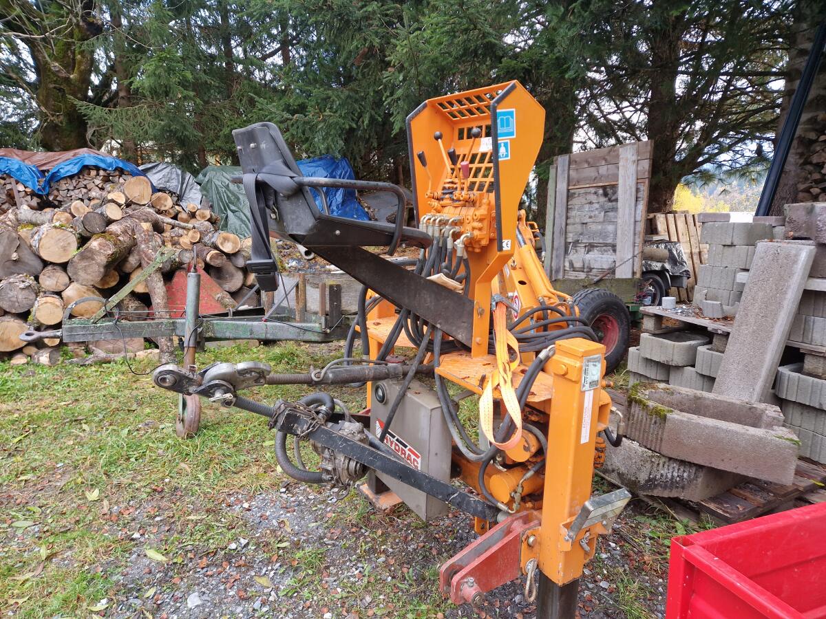 Heckbagger der Marke Hydrac 2