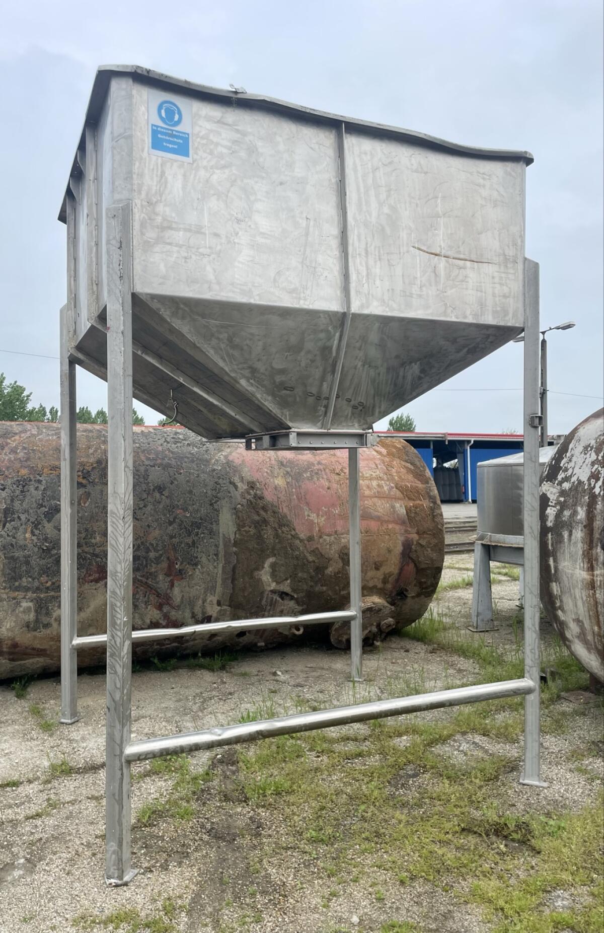 8.000 Liter Edelstahl-Säurebehälter zu verkaufen 1