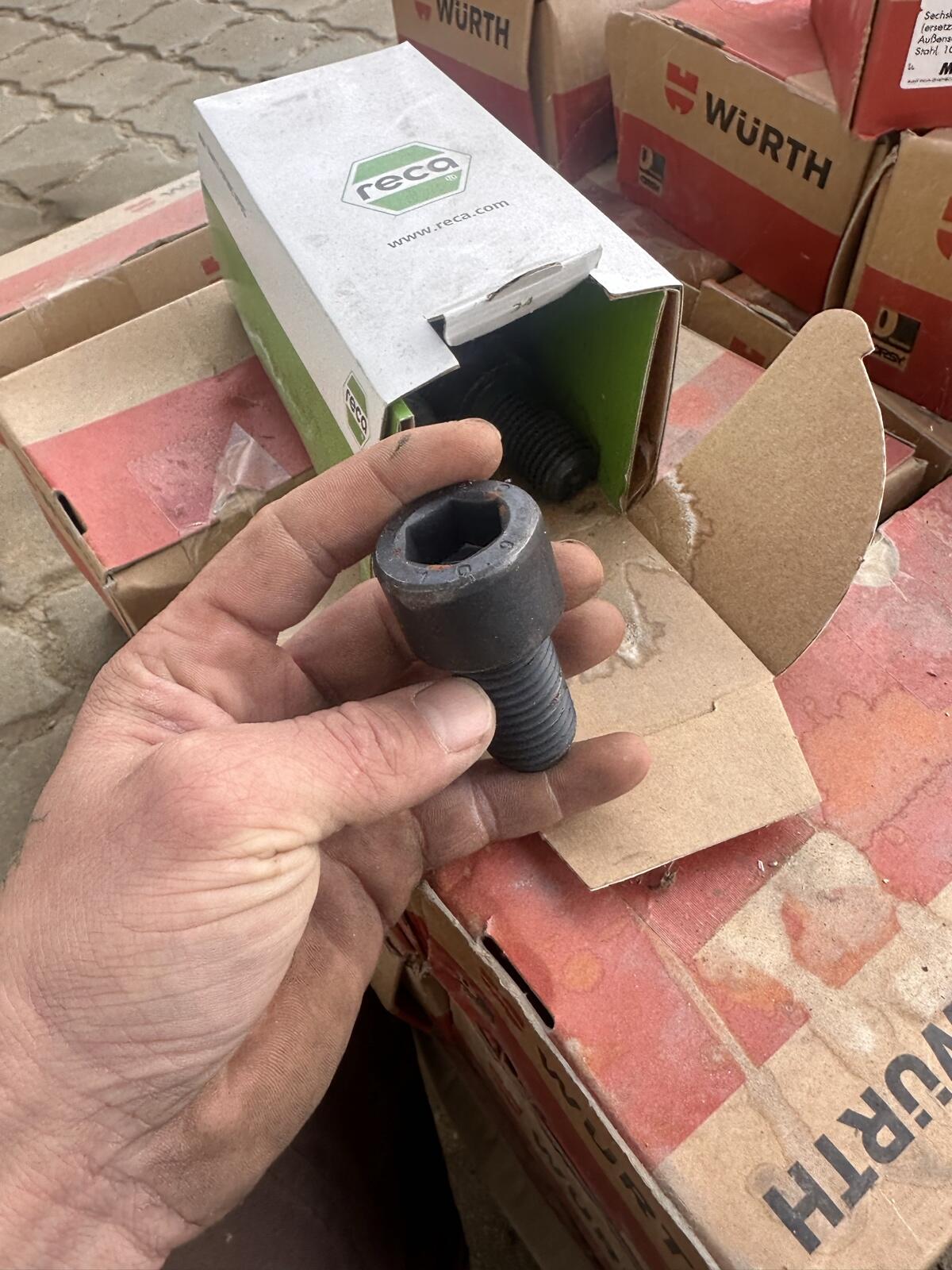 Schrauben 10.9 M24 3