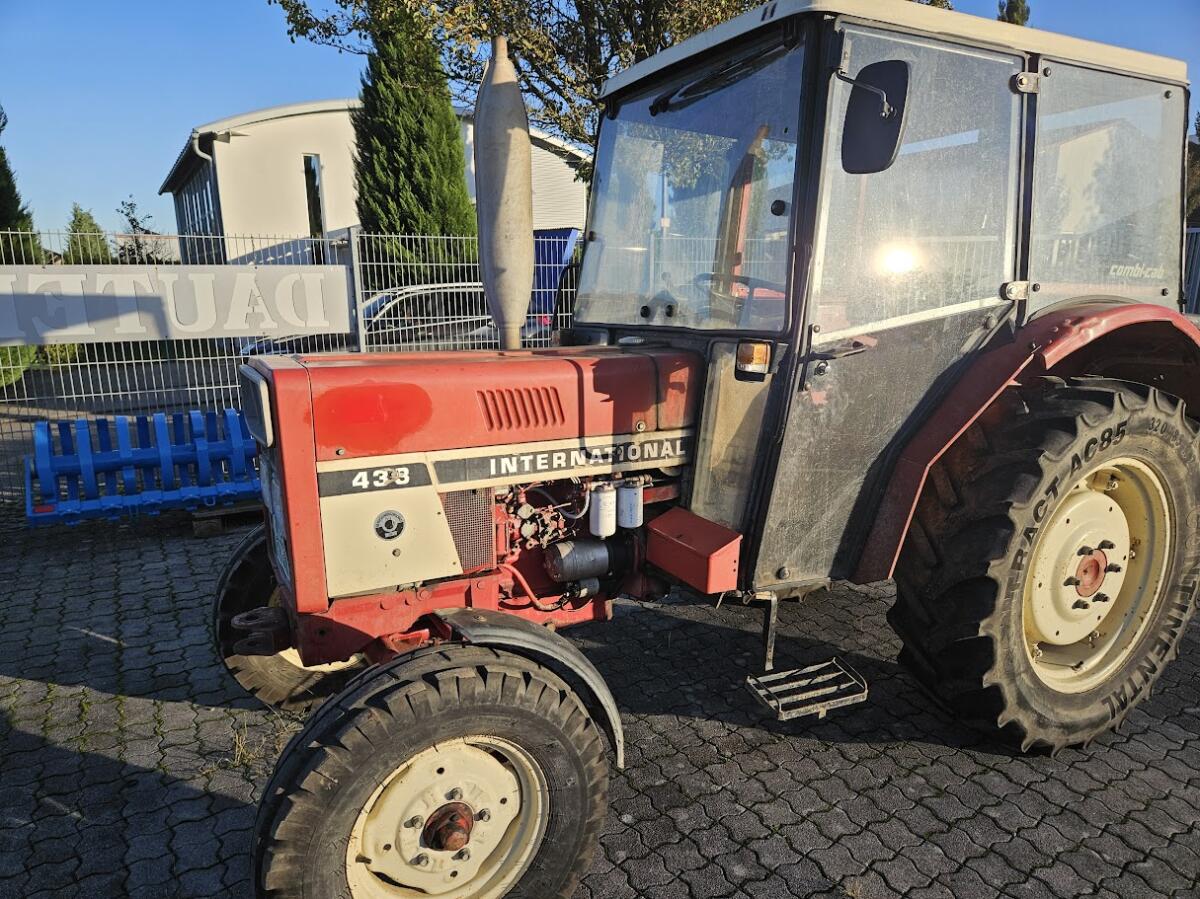 IHC Traktor 433, Kabine, Servo 1