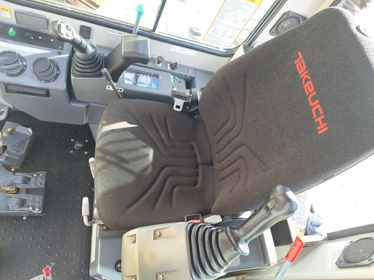 Bagger Takeuchi TB 138FR mit Powertilt 1