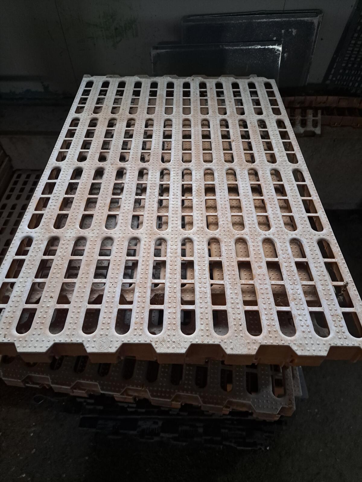 Kunststoffroste für Legehennen 3