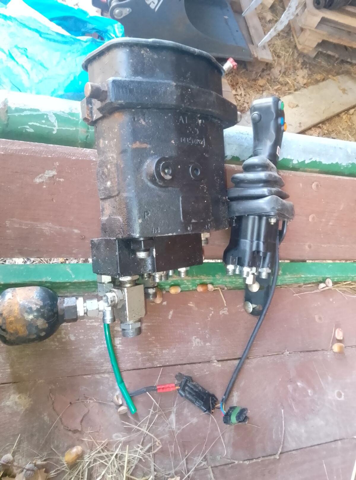 Frontladerkonsole MX Schwinge Stg. Deutz 3