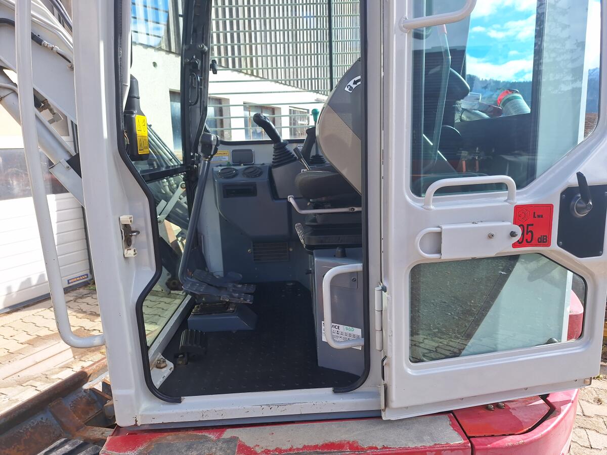 Bagger Takeuchi TB 138FR mit Powertilt 3