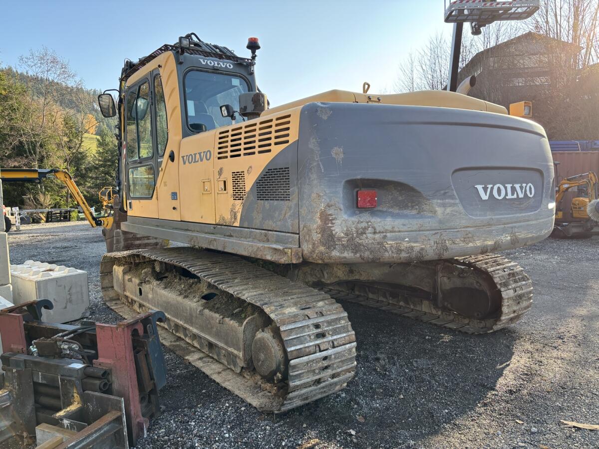 Kettenbagger Volvo EC240BLC 3