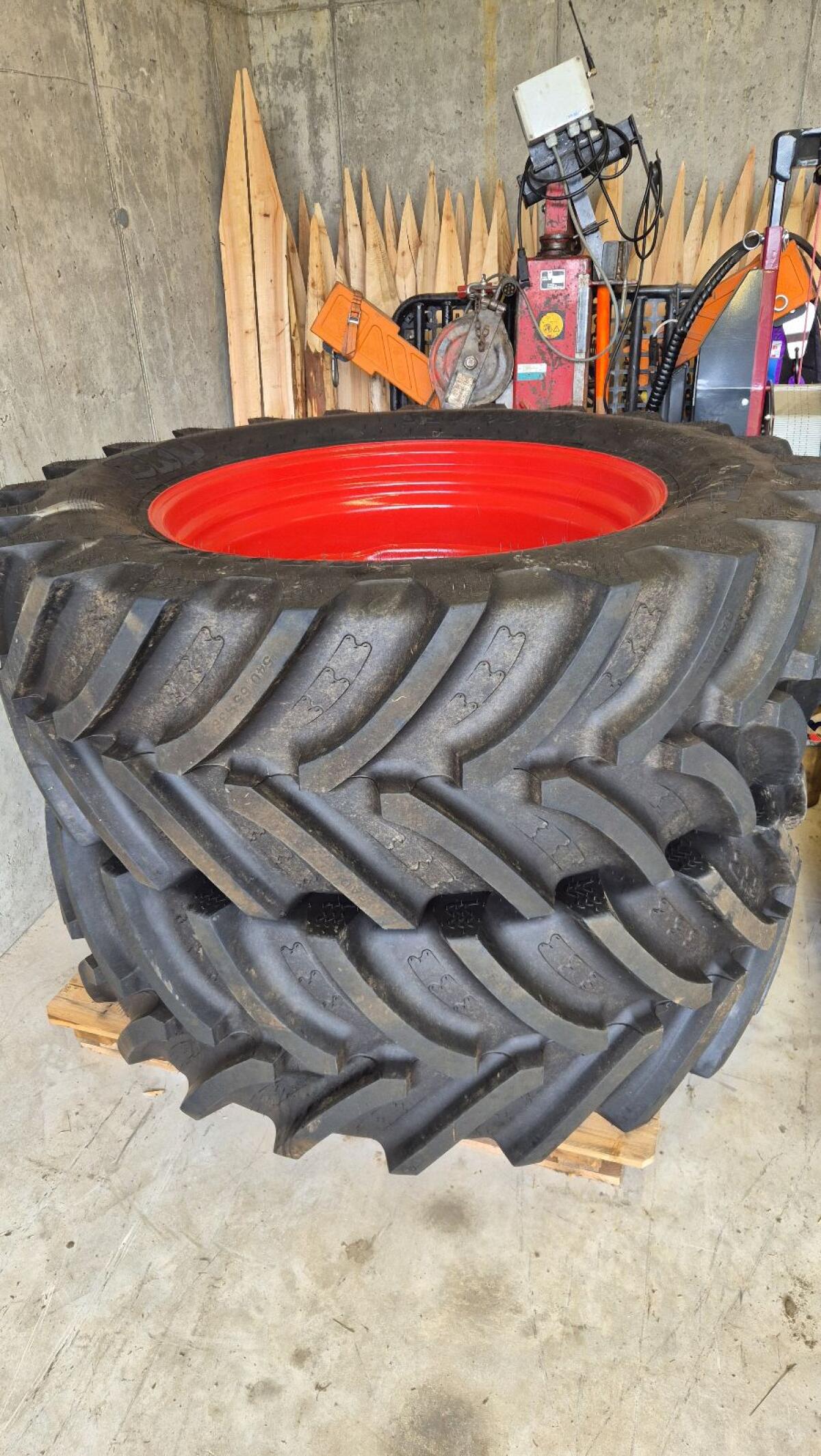 BKT Agrimax 540/65 R38 Kompletträder 1