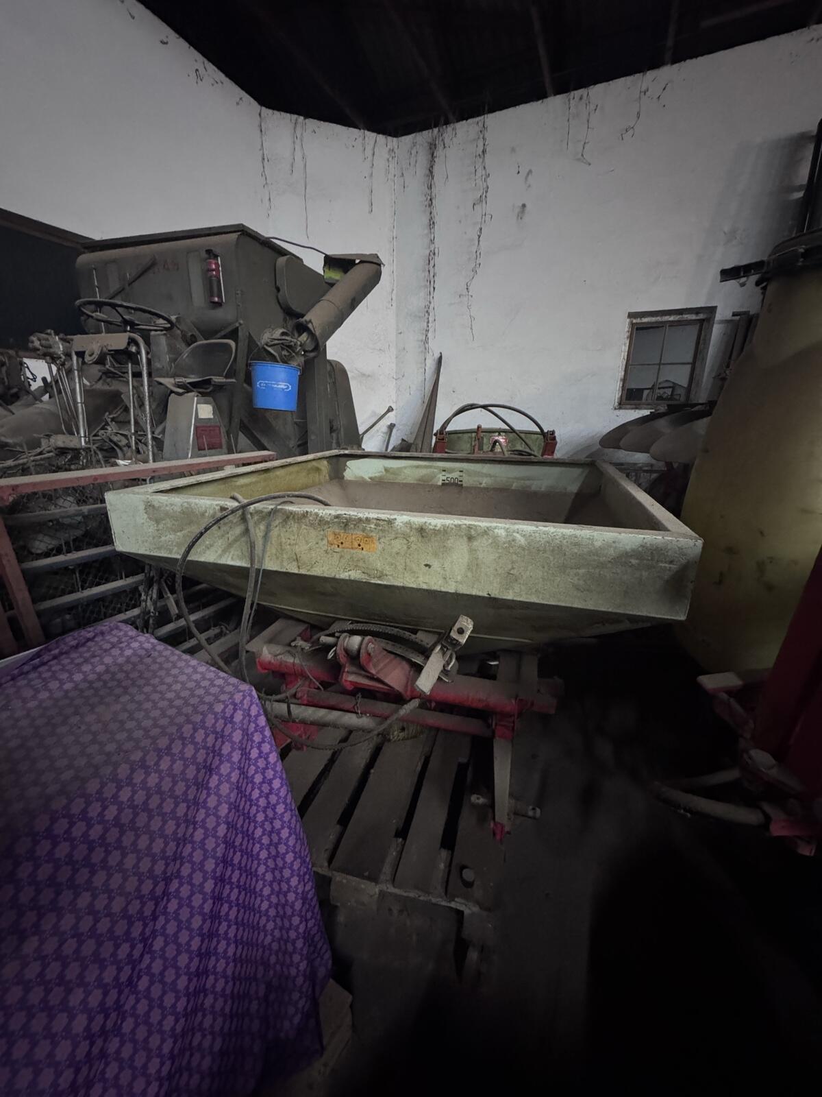 Düngerstreuer und Striegel 3