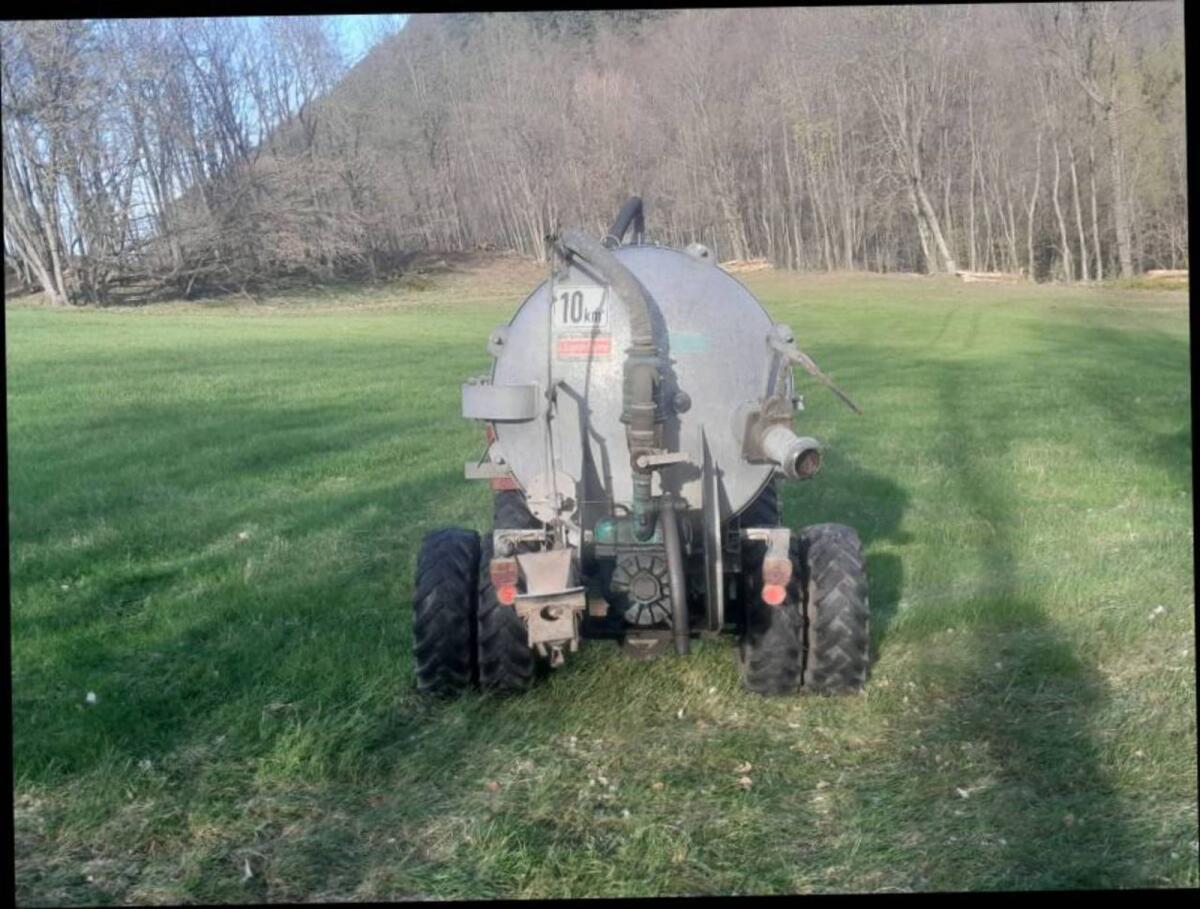 Muli T3500 S4 mit Aufbaugüllefass 2