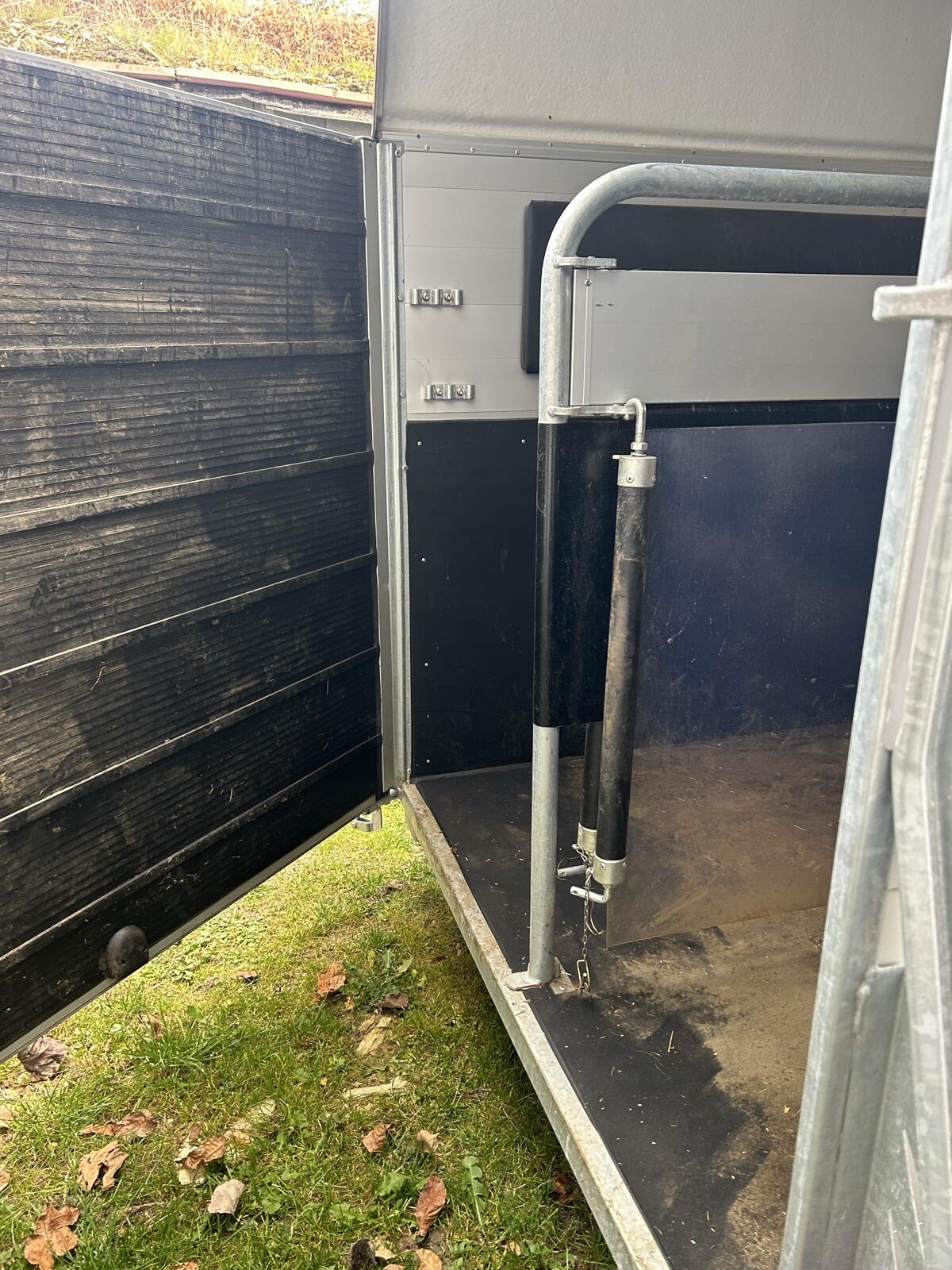 Humer Pferdeanhänger 3