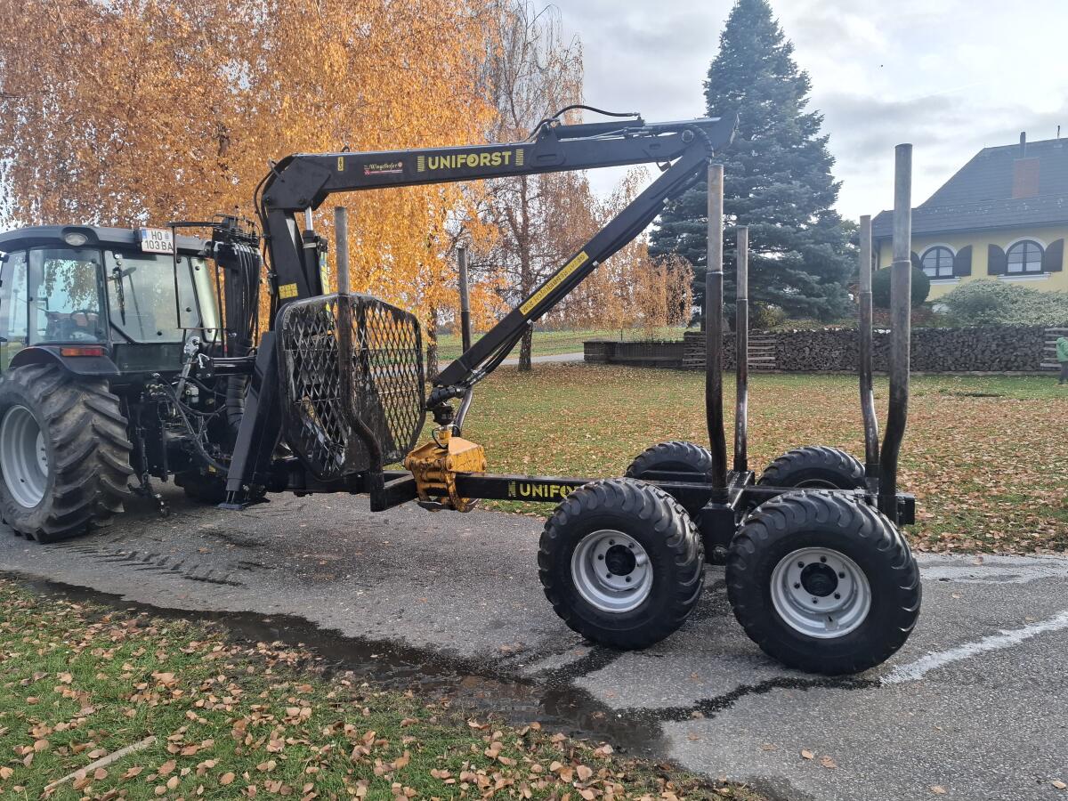 Holzrückewagen Uniforst Kranwagen 2