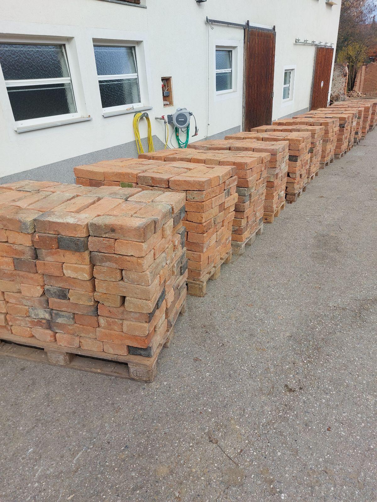 Ziegel und Altholz 2