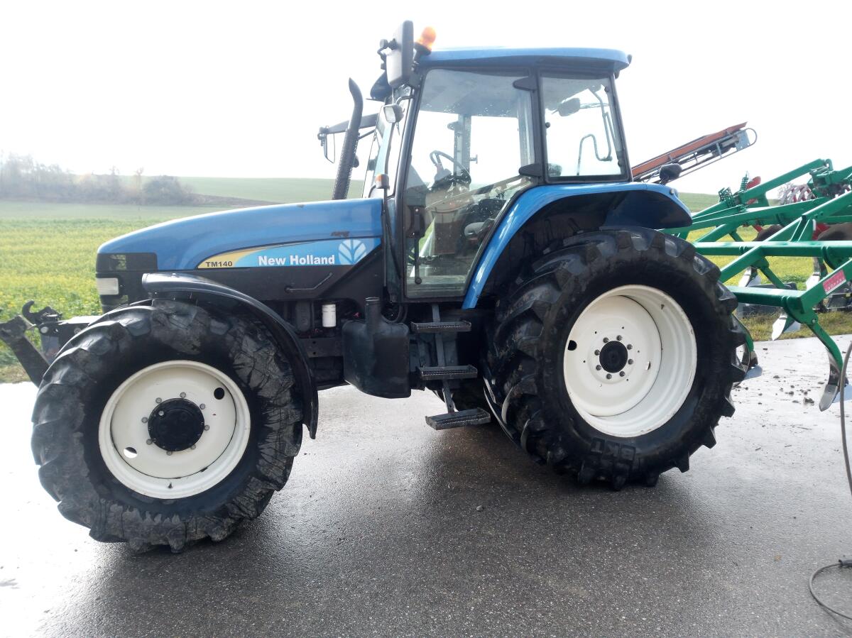 New Holland TM 140 2
