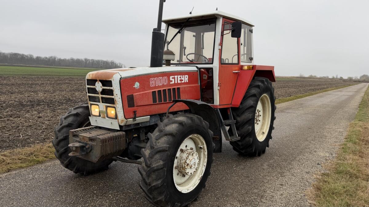 Steyr 8110 Allrad Traktor 2