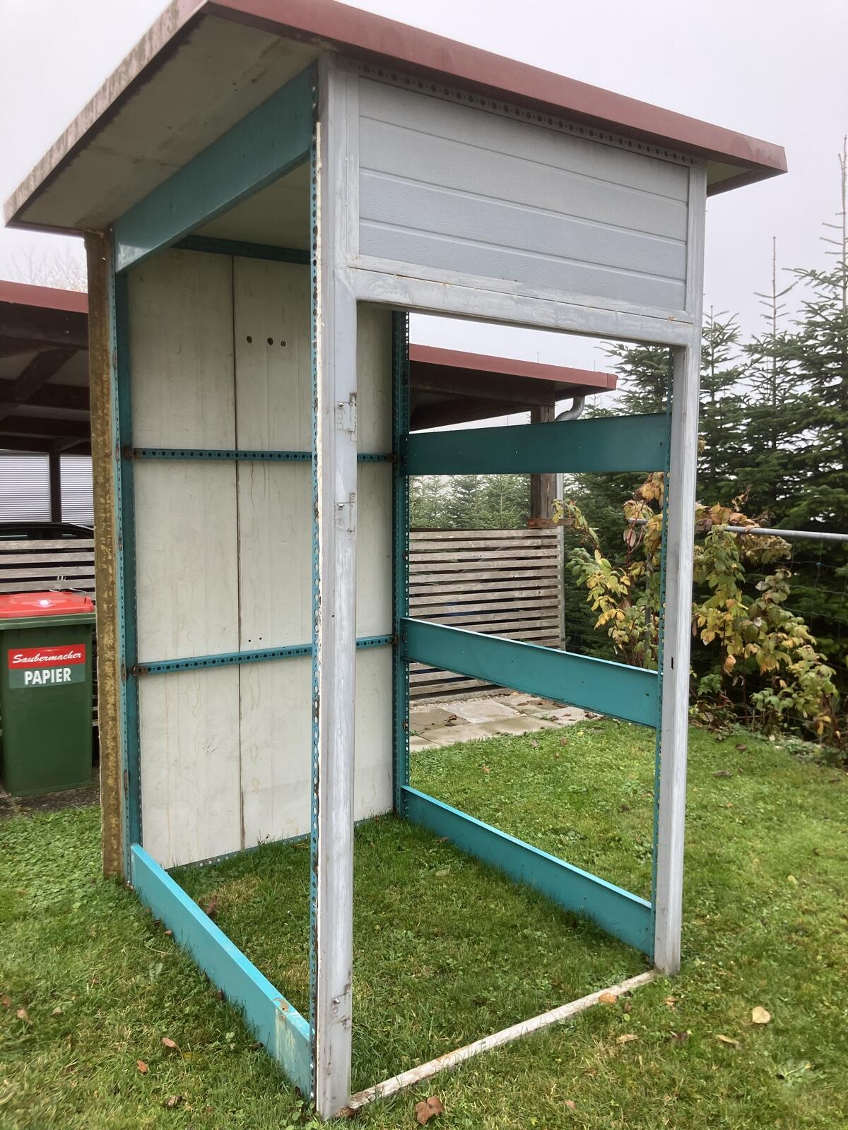 Gerätehaus oder Räucherkammer 1