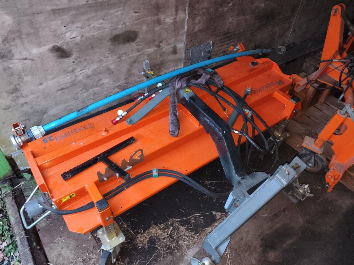 Kehrmaschine BEMA 25, Besen, Kehrbesen 1