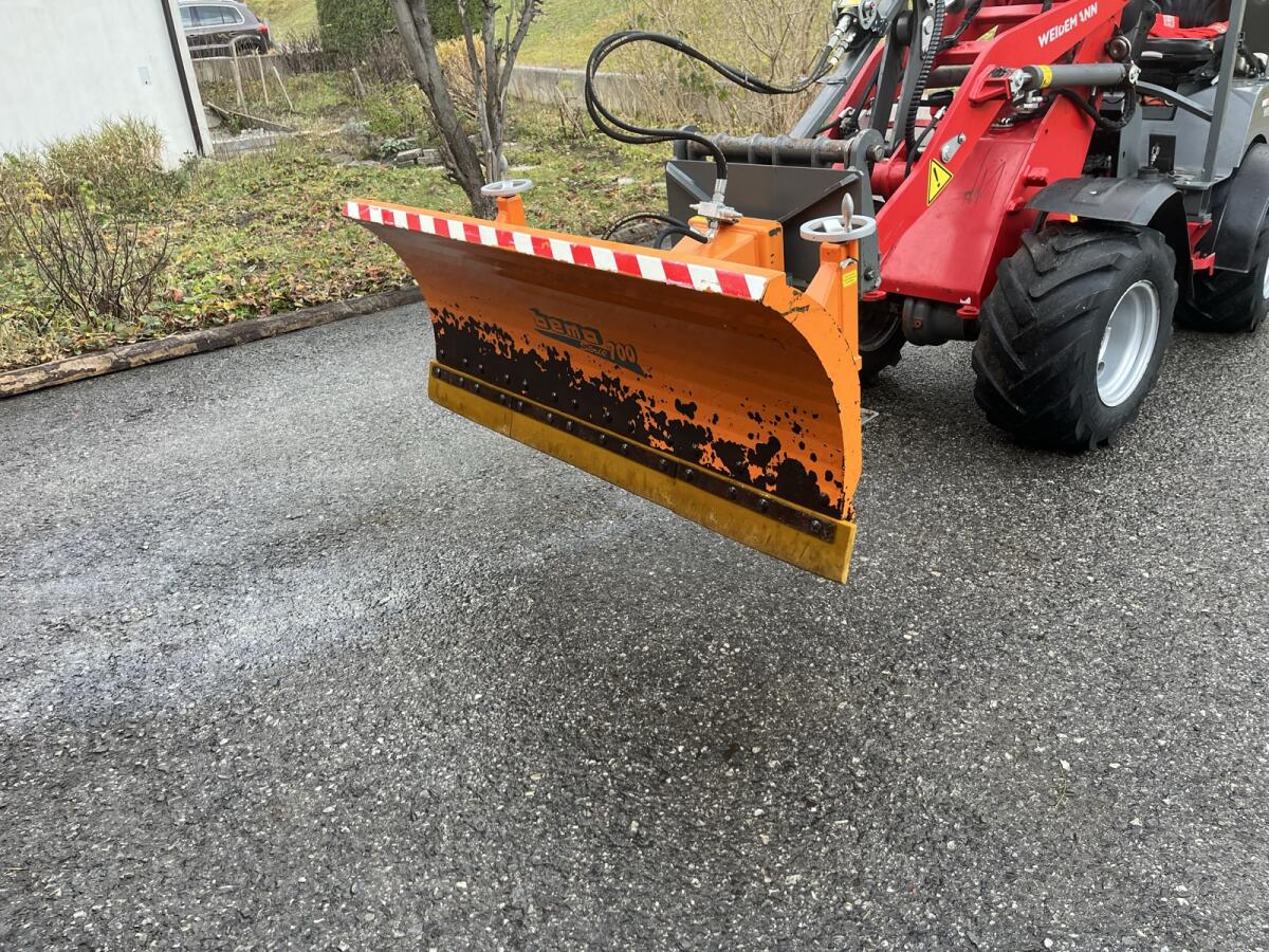 Schneepflug mit Weidemannaufnahme 2