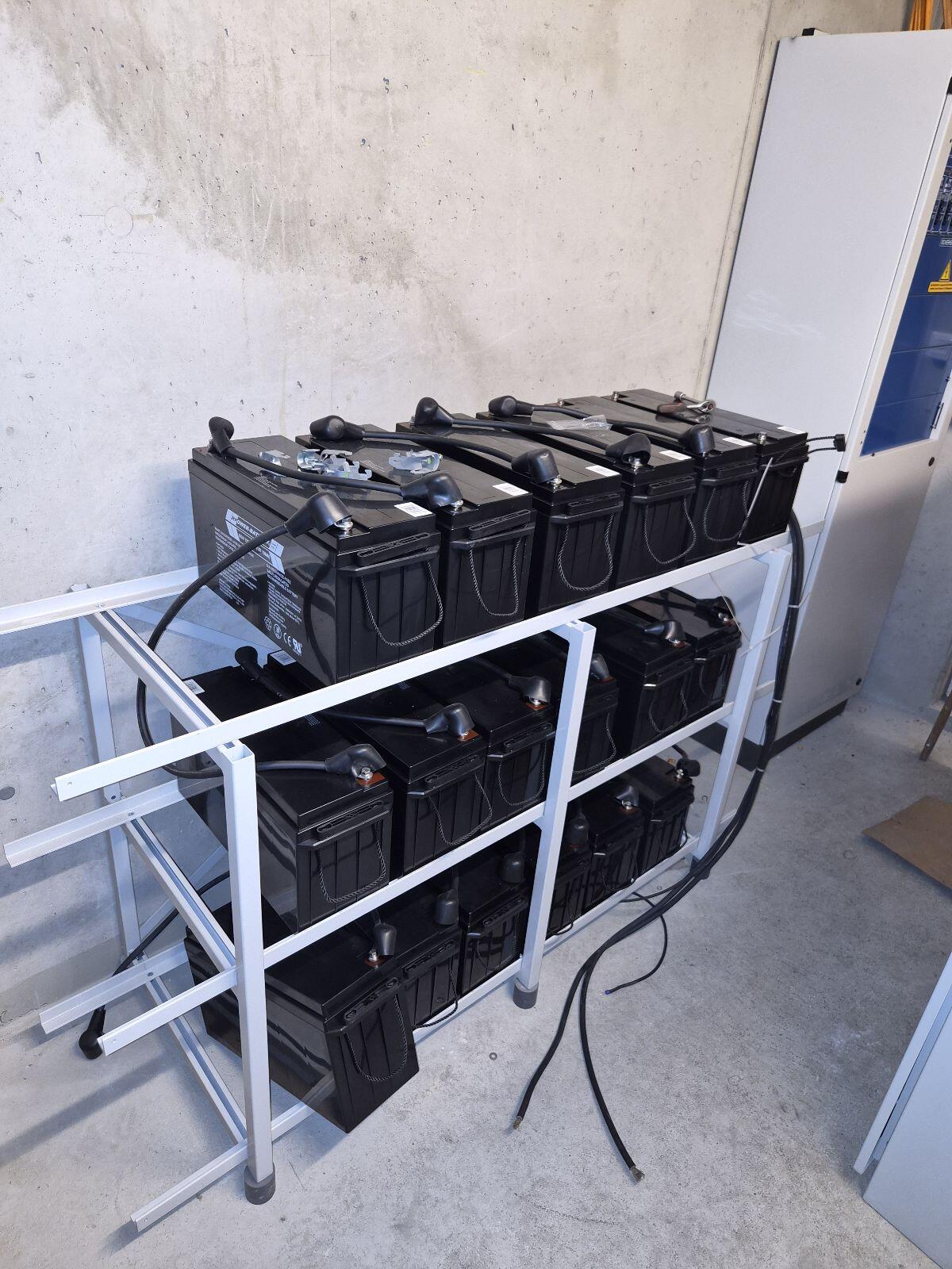 Batterien 12 V 150 Ah 1