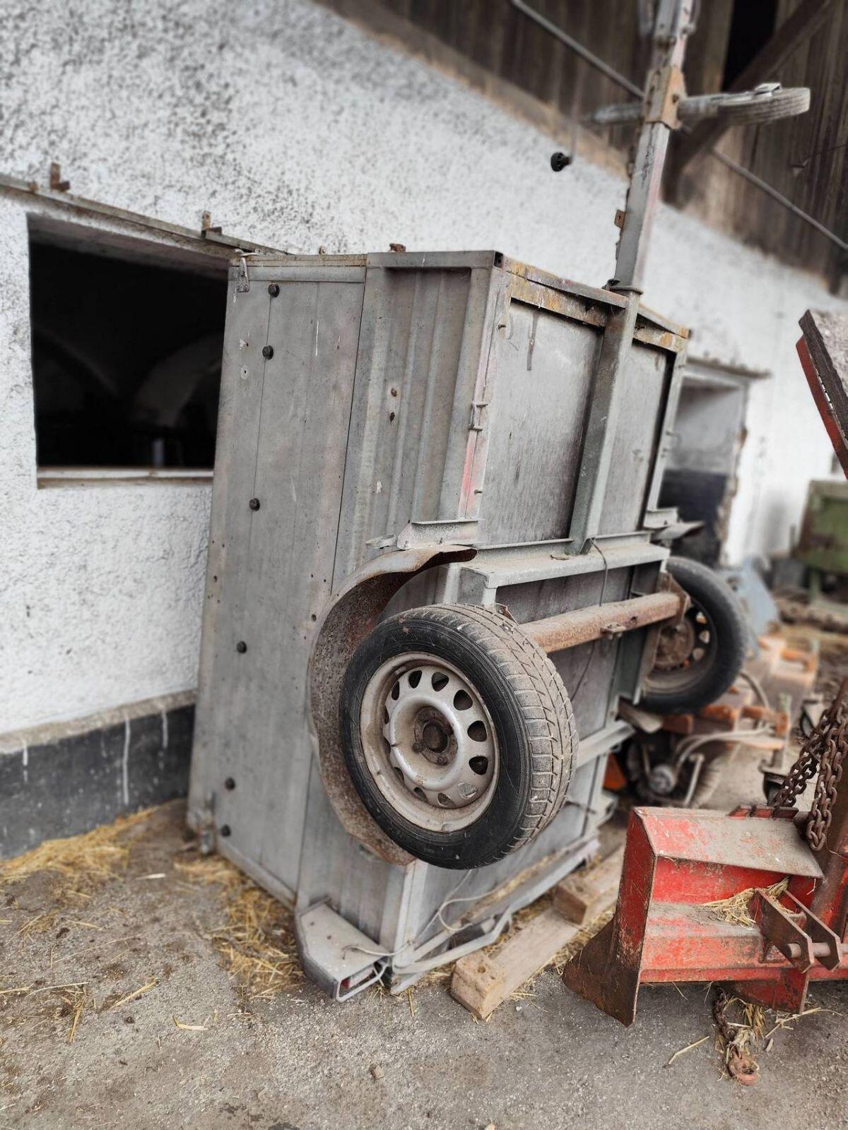 Reparaturbedürftiger Anhänger 1