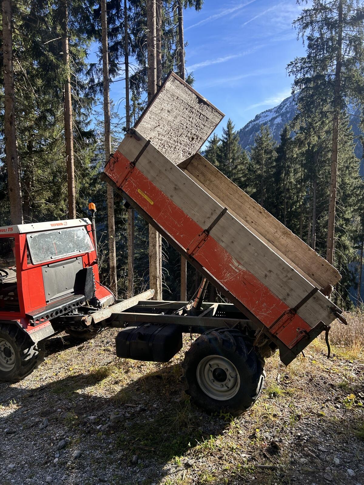 Gögl 3-Seitenkipper für Schlepper 1