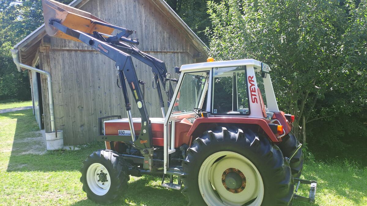 Steyr Plus Serie 650 Allrad mit Hauer Frontlader 2