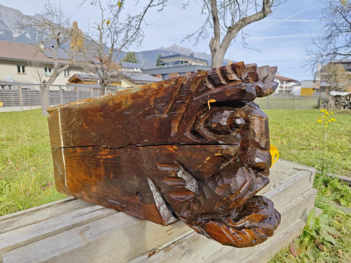 Gebrauchter geschnitzter antiker Holzkopf 2