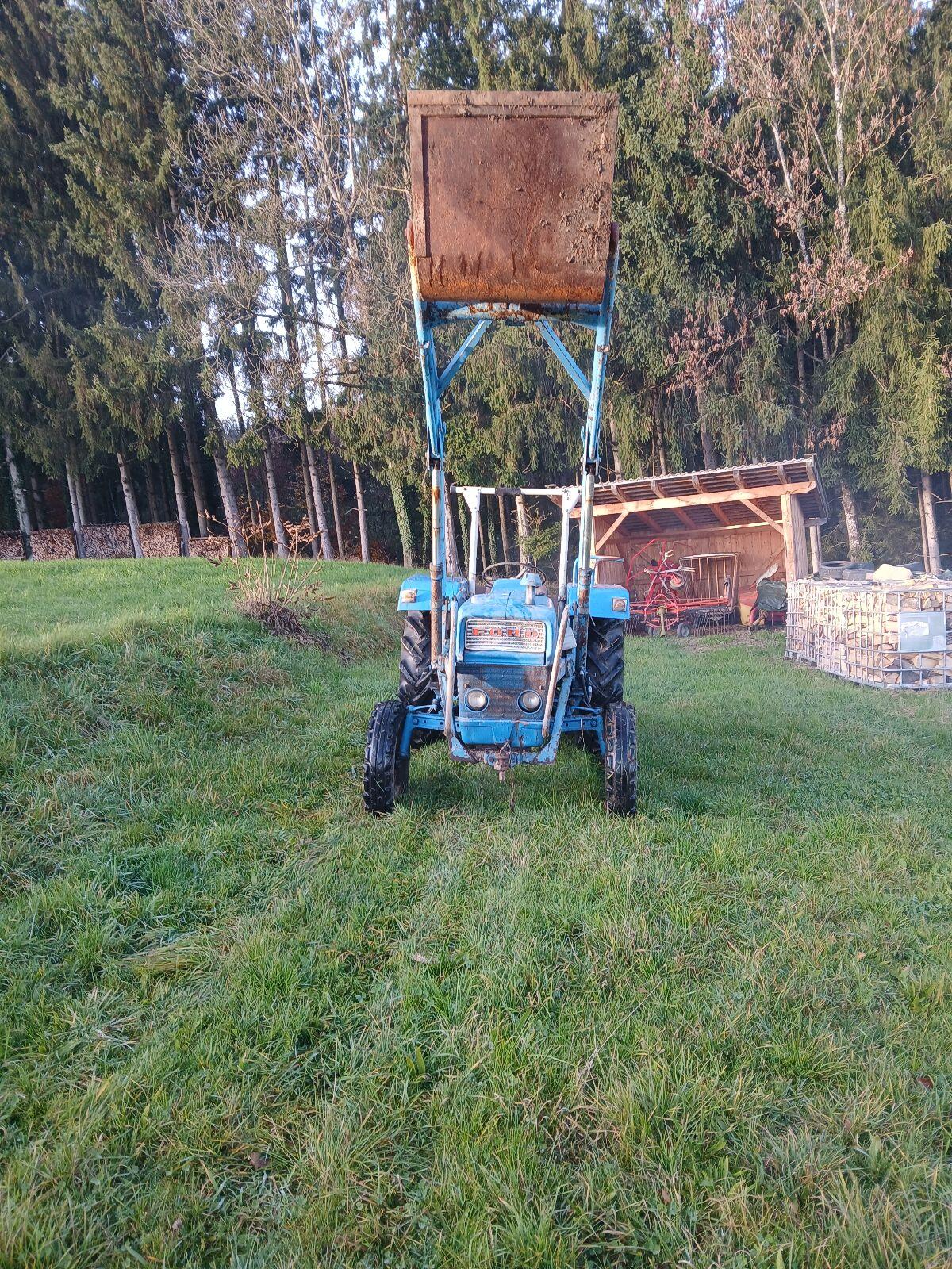 Ford 2000 mit Frontlader 2