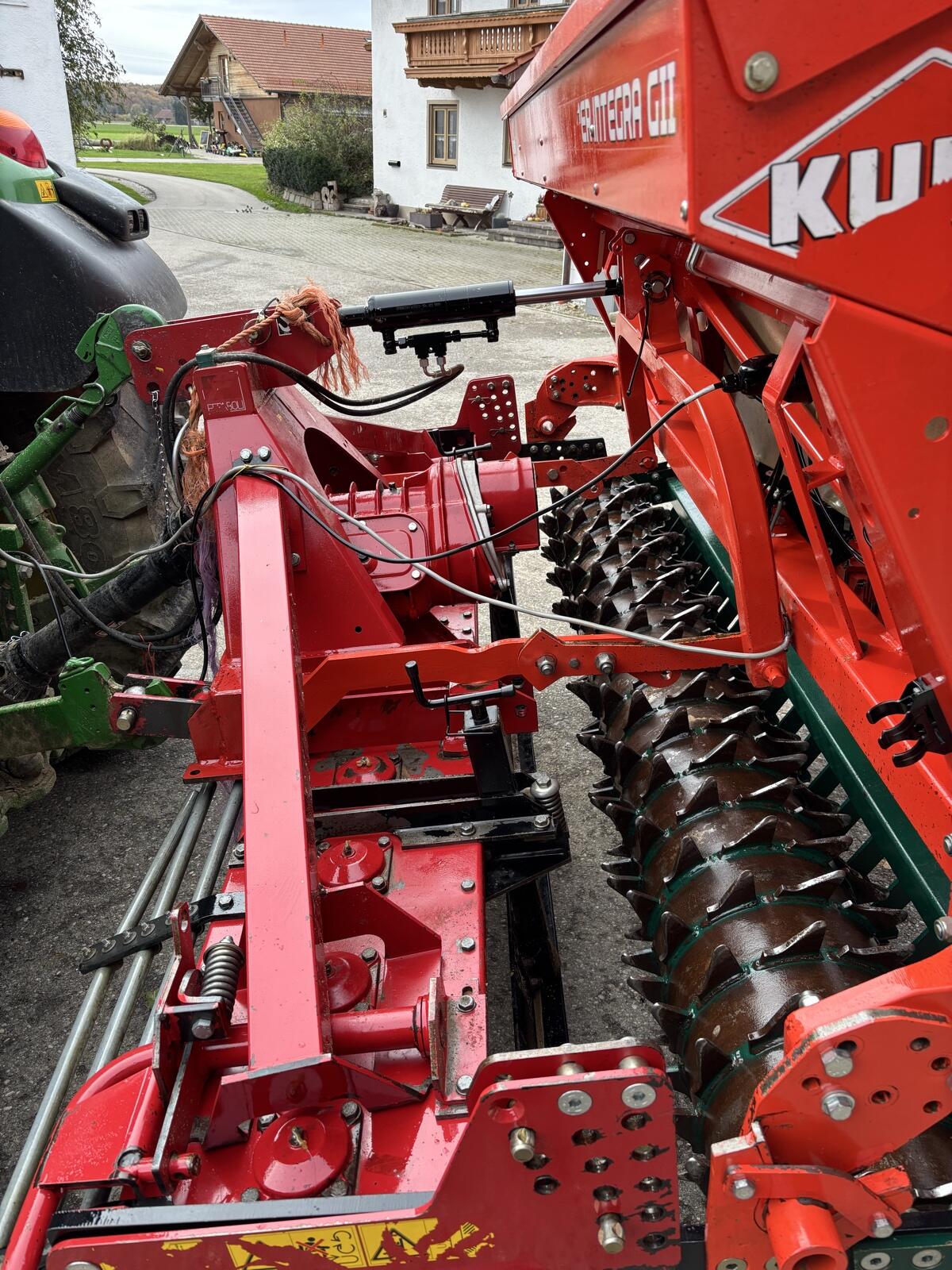 Kuhn Integra mit Feraboli Master Kreiselegge 2