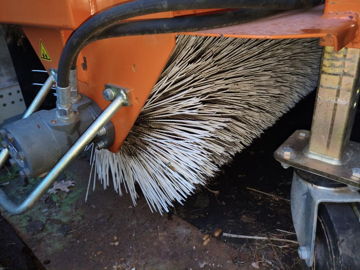 Kehrmaschine BEMA 25, Besen, Kehrbesen 3