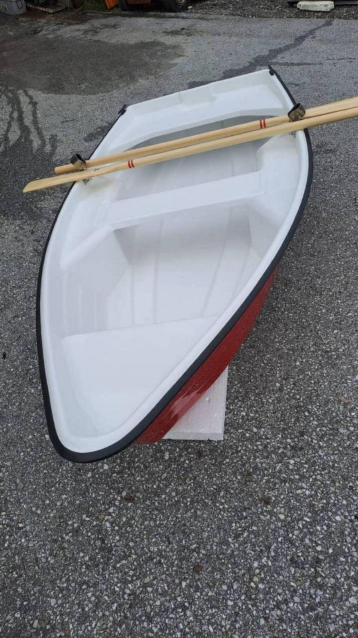 Unbenutztes Polyester-Kleinboot 3