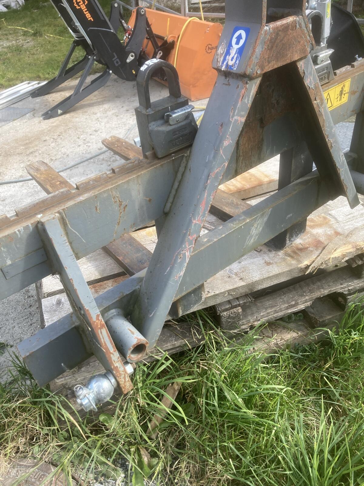 Palettengabel Dreipunkt 2.000 kg 1