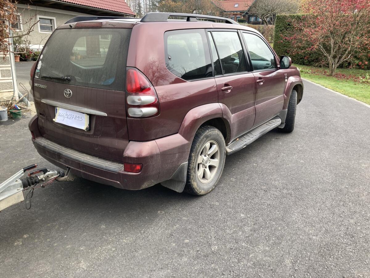 Toyota Landcruiser J12 2