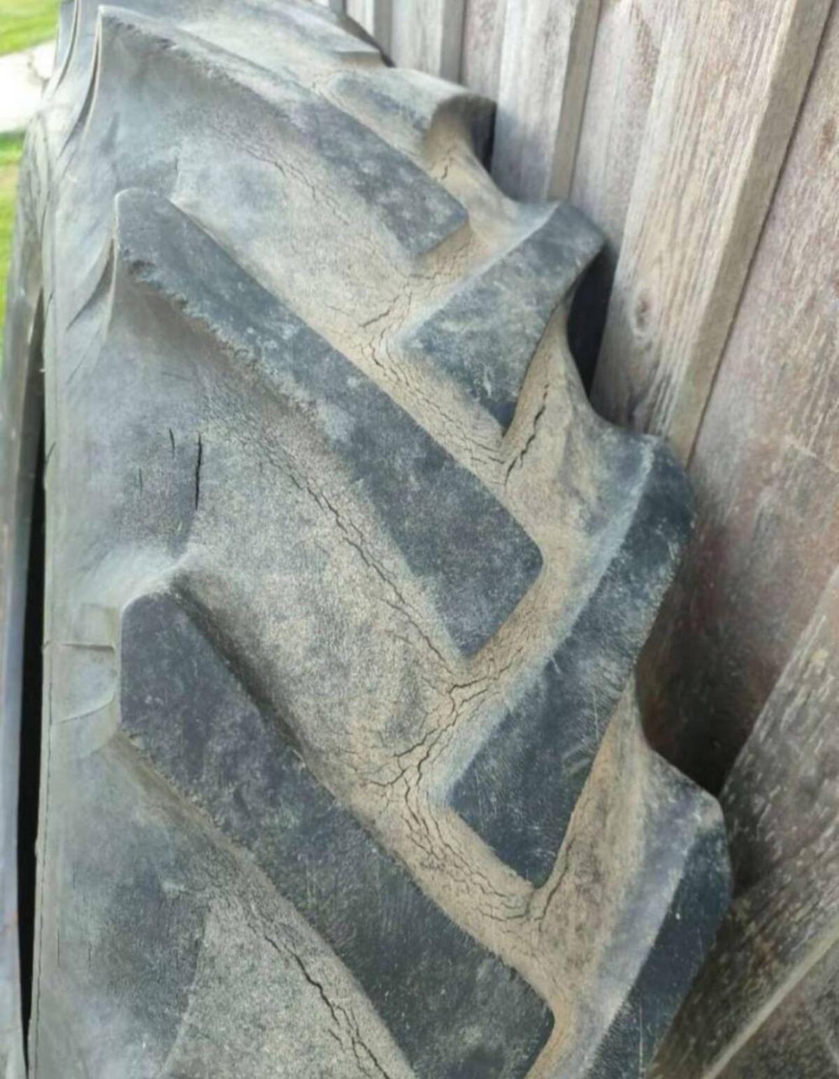 Semperit 13,6-36 GRATIS 1