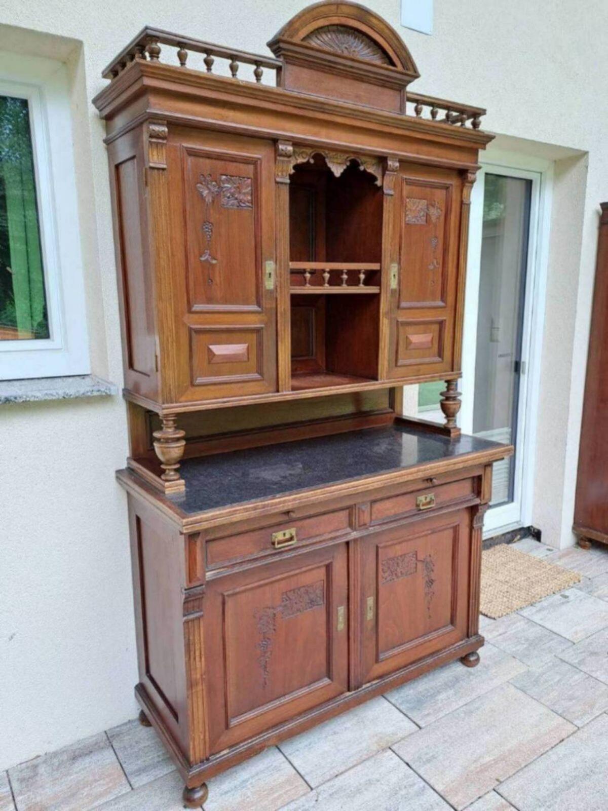 Altdeutsches Wohnzimmerschrankoberteil 2