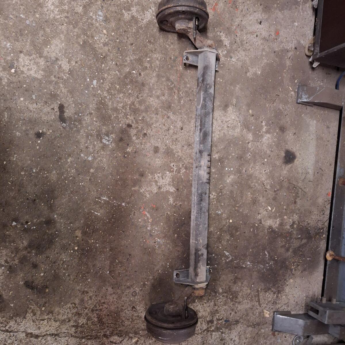 Anhängerachse gebremst 750 kg 2