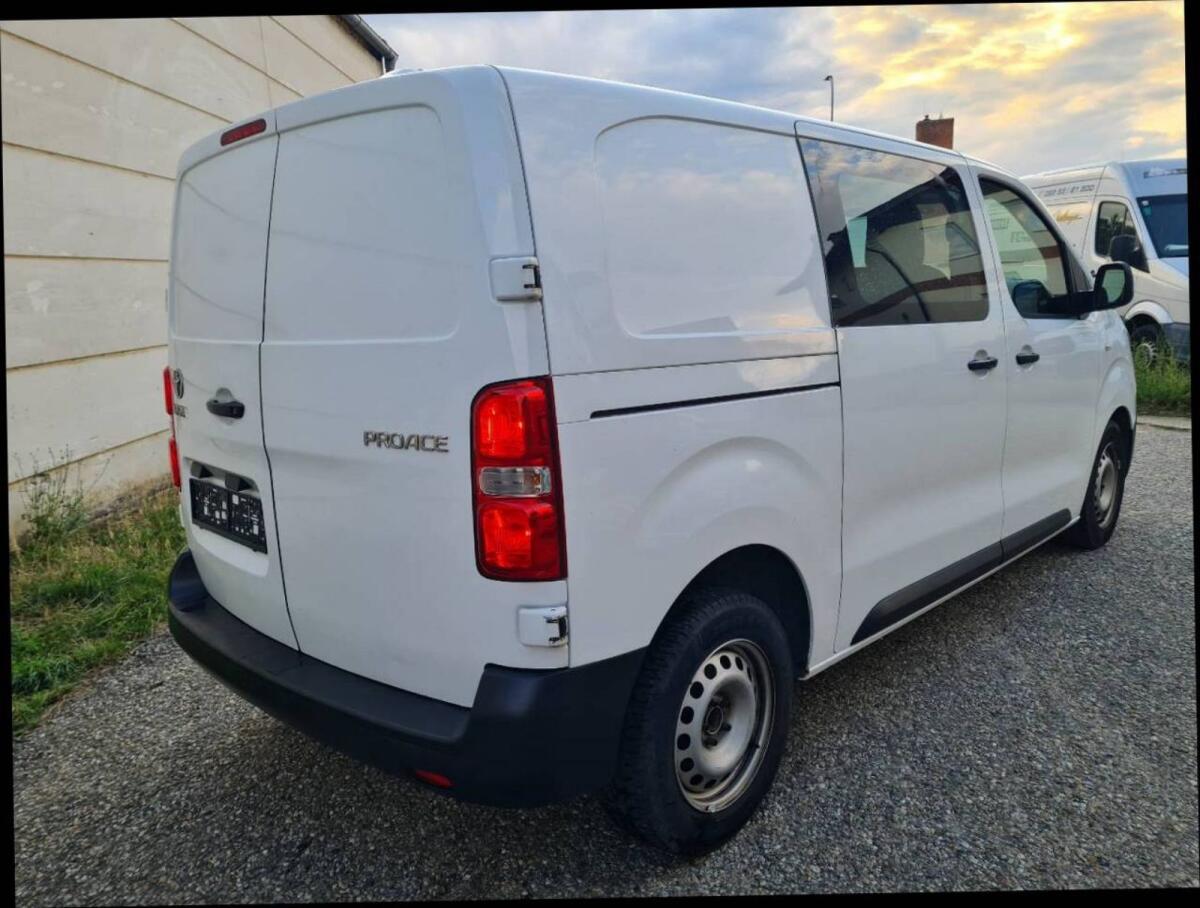 Toyota HiAce 6-Sitzer 2.0 Diesel, Bj. 2020 3