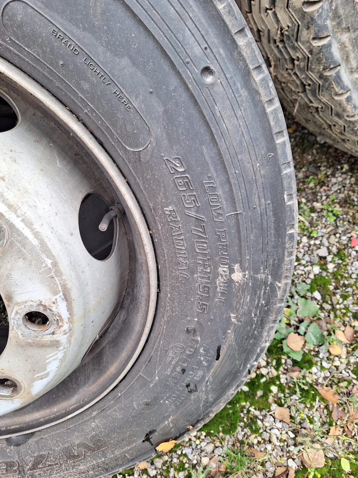 Verkaufe LKW-Reifen 1