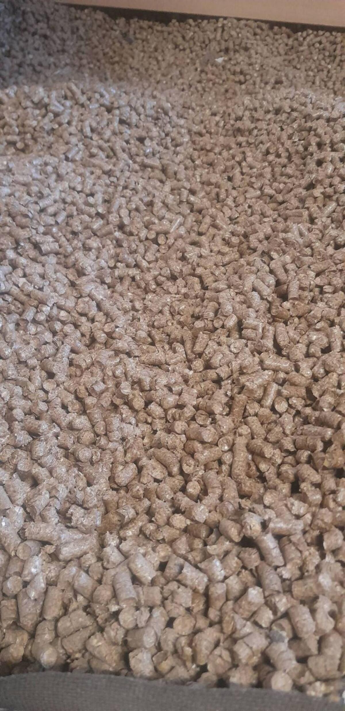 Einstreu-Pellets, Futter-Pellets 1